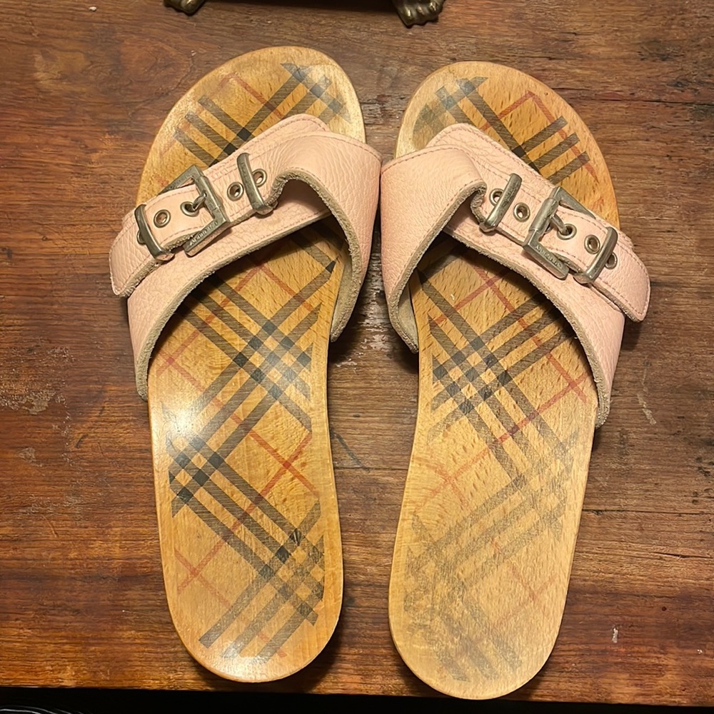 Gorgeous light pink Authentic Burberry clogs in excellent used condition.